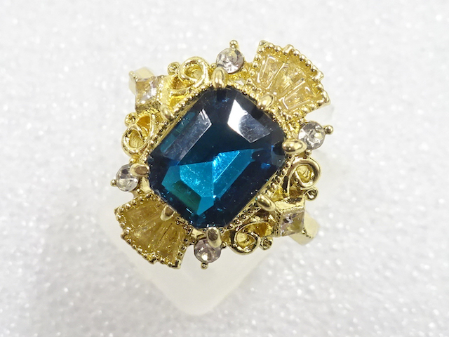 JAPANESE KIMONO / ANTIQUE COLORED STONE RING (SIZE 19)